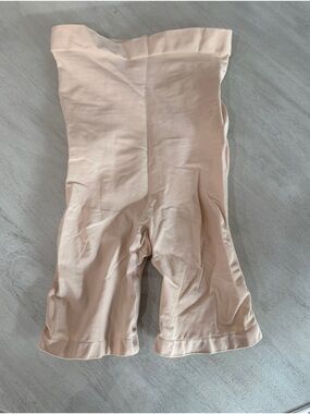 Skims NWOT Nude High-Rise Shapewear Thigh Short